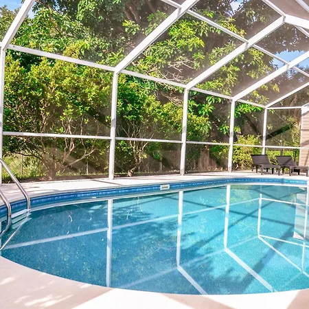 Hidden Gem With Heated Pool - Perfect For Family Getaway - Pet-Friendly Villa
